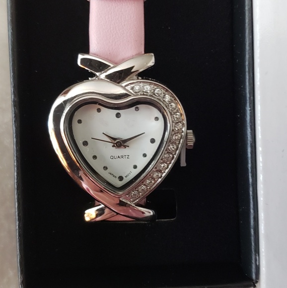 Classic heart watch by Avon-NIB - Picture 1 of 3